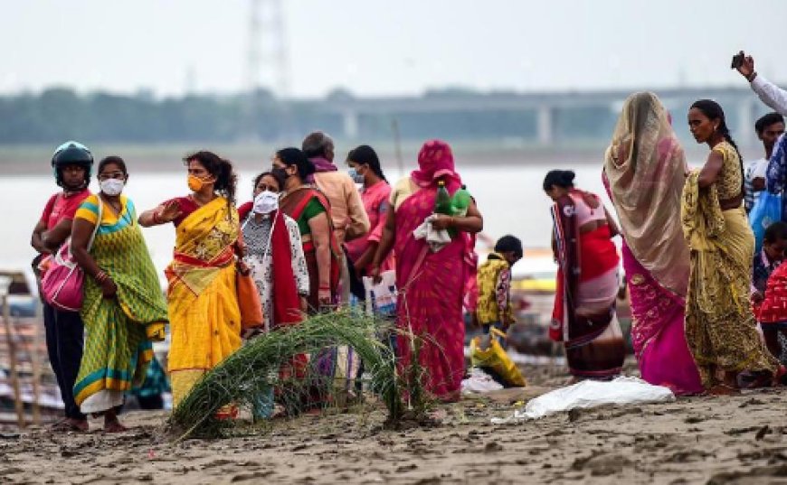 Dezenas de crianças se afogam em banhos em rios e lagoas durante festival hindu na India