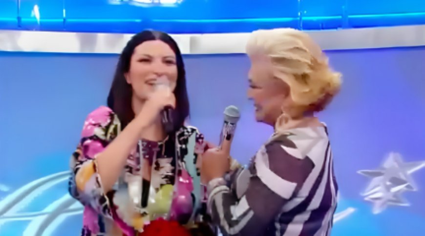 Cantora Laura Pausini diz que guarda sapato e vestido que ganhou de Hebe Camargo.