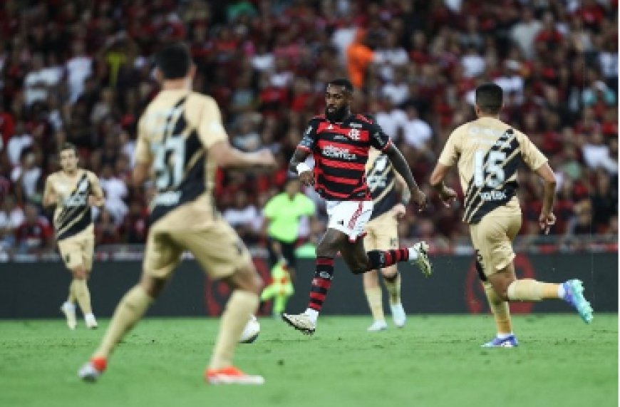 Futebol: Flamengo joga mal mas vence Athletico-PR com um gol no fim e volta ao G-4 do Brasileiro.